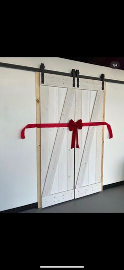 Sliding barn door
