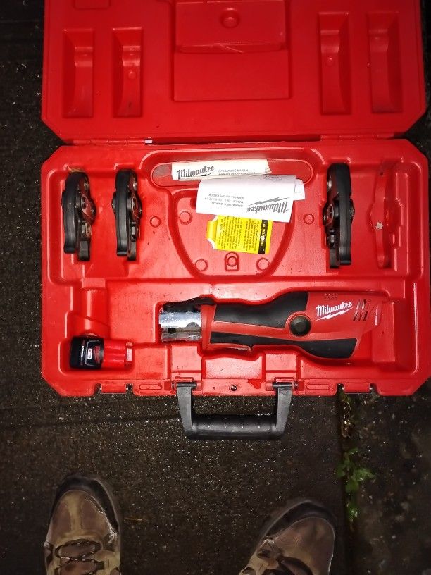 Milwaukee M12 Press Tool