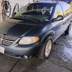 05 Dodge Grand Caravan 
