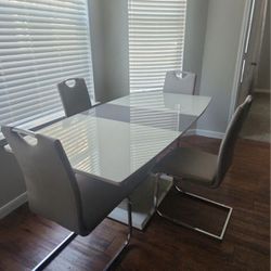 Dining Table w/four chairs