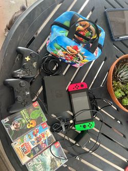 Nintendo Switch with Switch Dock n 4 games