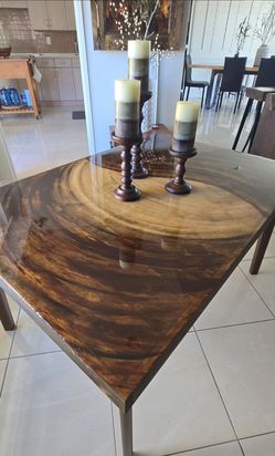 Amazing E-swirl Table