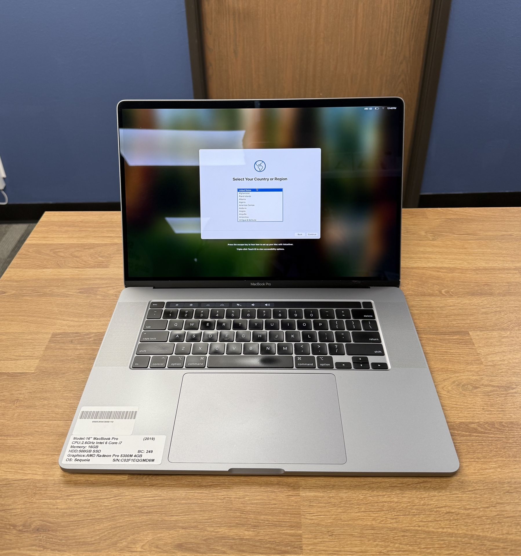 16 inch MacBook Pro Touchbar*2.6Ghz Intel 6 Core i7*500GB SSD*16GB RAM