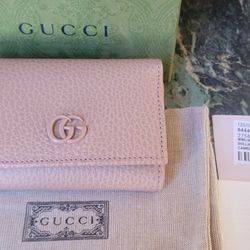 NIB GUCCI MARMONT TAN PEBBLED LEATHER TRI FOLD WALLET