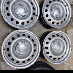 Ford Maverick 17 X 7 Steelies In Perfect Condition 
