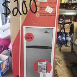 Refrigerator 