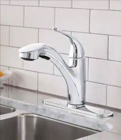 New MOEN Brecklyn Single-Handle Pull-Out Sprayer Kitchen Faucet with Power Clean in Chrome