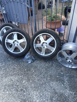 Set of four  (4) 20” Momo alloy wheels