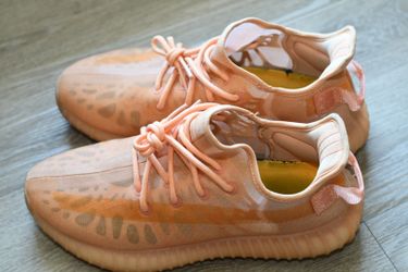 Yeezy 350 V2