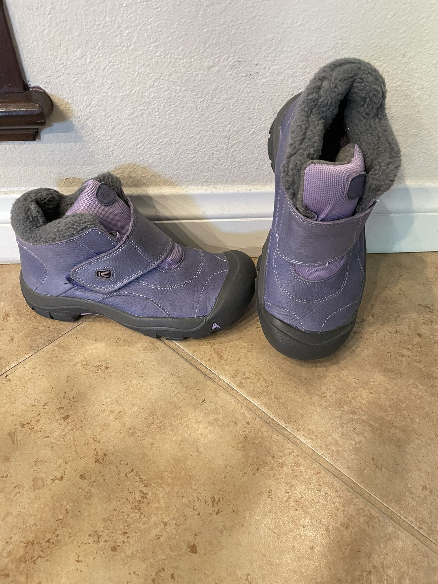 Keen Water Proof Boots Youth Size 5