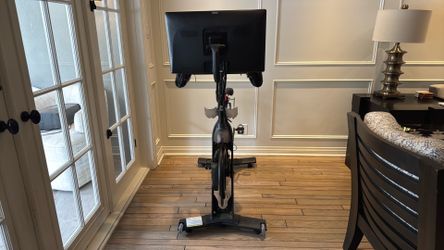 Peloton spin bike