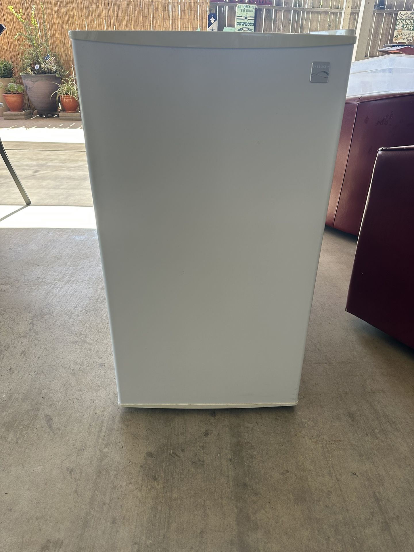 Mini Refrigerator w/freezer for Sale in Visalia, CA OfferUp