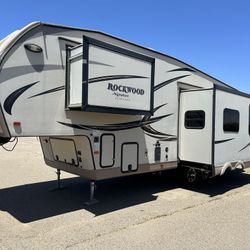 Fifth Wheel RV Trailer 32 Foot For Sale, 2018