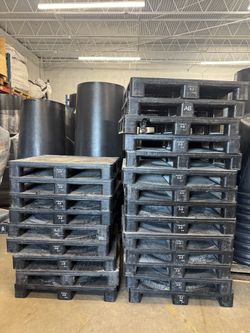 36x36 Plastic Solid Top Pallets