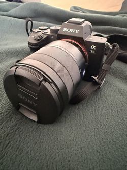 Sony Alpha A7 III Mirrorless Camera + Zeiss FE 24-70mm Lens