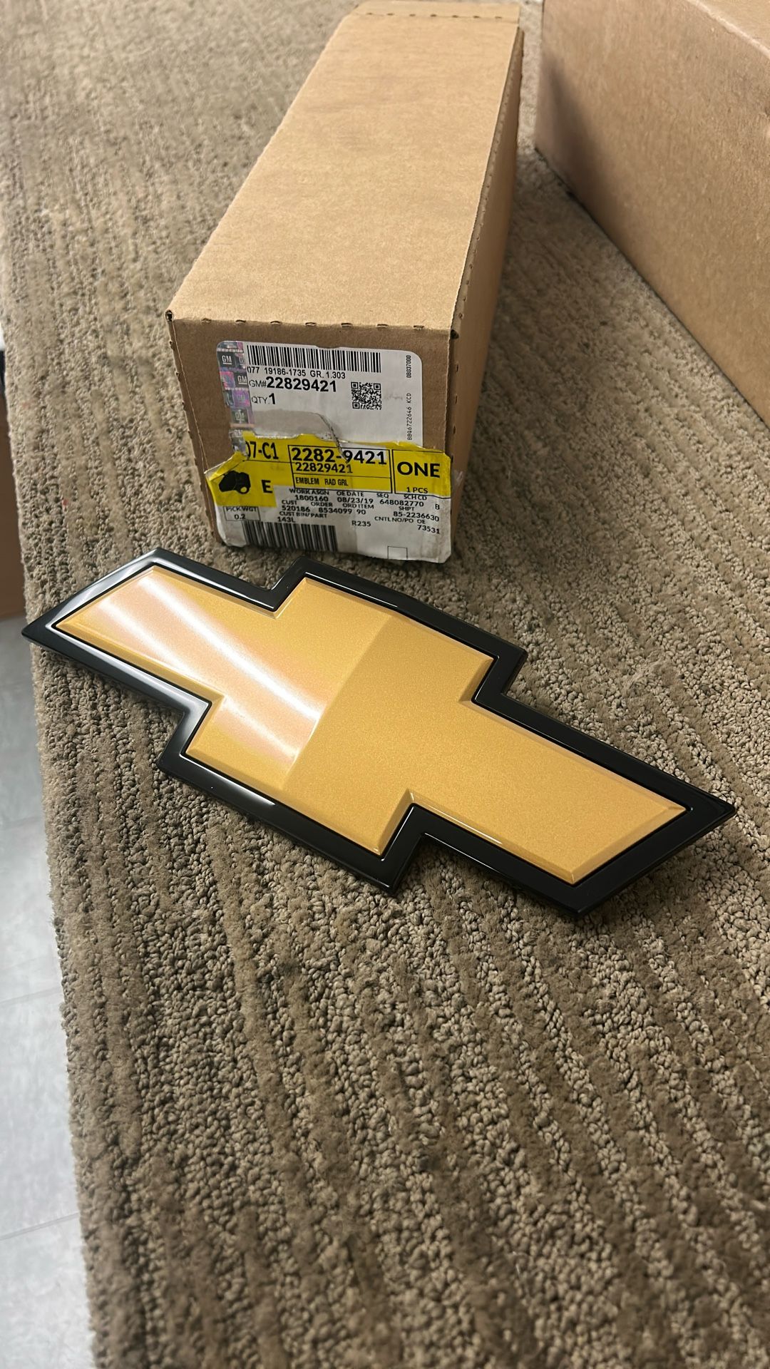 (07-13 Silverado) Front Grille Emblem
