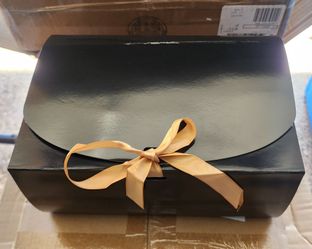 14 Glossy black gift box packaging per box. Size 9×6.5×3