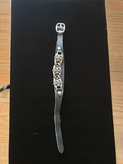 Necklace or bracelet