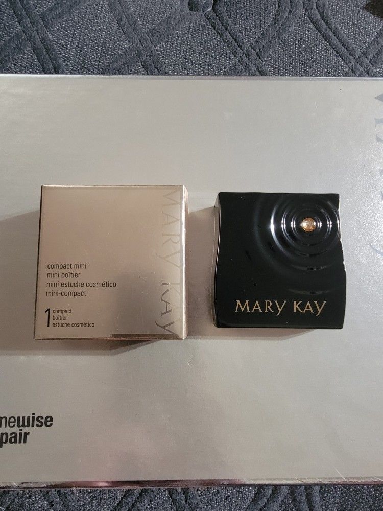 Mary Kay Special Edition Black Compact
