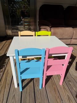 Kids Wood Table and 4 Chair Set