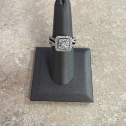 Women’s White Gold Cluster Ring (5.3 Grams) 