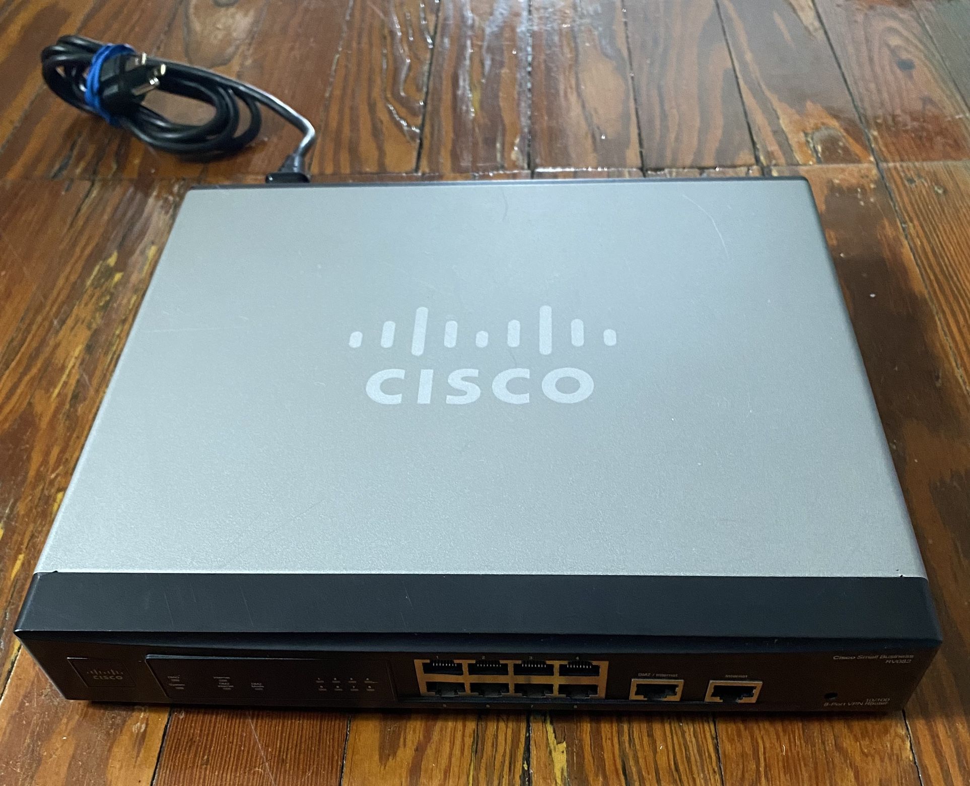 RV082-CN Cisco RV082 8-Port 10/100Mbps Fast Ethernet Dual WAN VPN Router