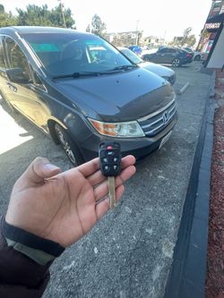 Car Keys N Remotes/ Llaves Con Control