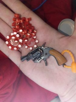 Miniature cap gun