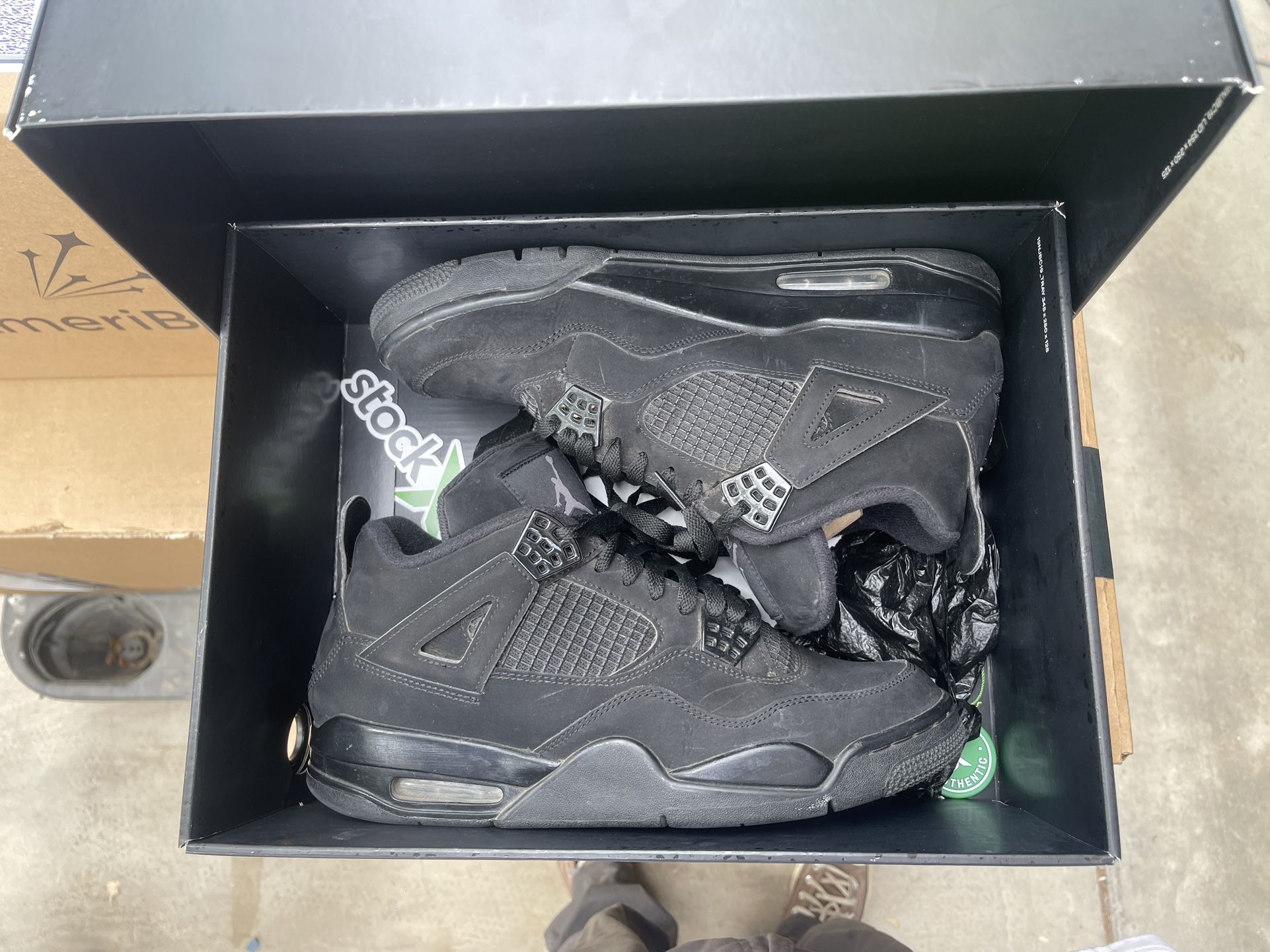 Black cats jordan 4