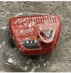 Milwaukee M12 REDLITHIUM & M12 12V Red Battery Charger