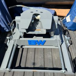 B&W 5th Wheel Slider Hitch