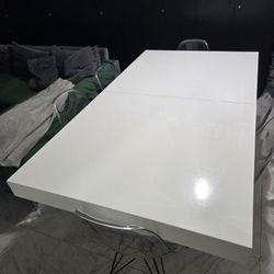 Beautiful Lugo White Table With 6 Clear Chairs