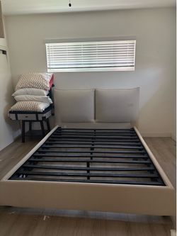 Raymour & Flannigan Queen bed frame euc!