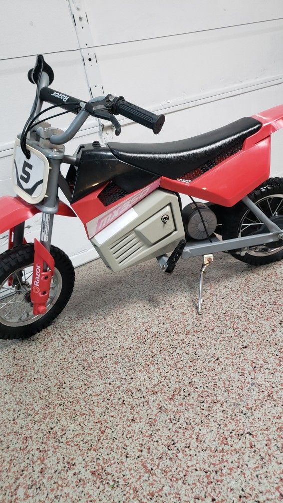 Razor MX350 Dirt Rocket Kids Electric Dirt Bike, Red