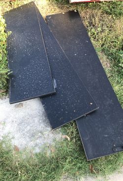 3 Black shelves