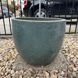 18.5” X 21.5” Ceramic Glazed Pot Round $80