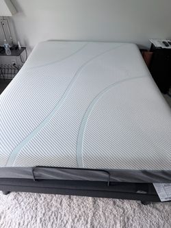 Tempurpedic queen mattress