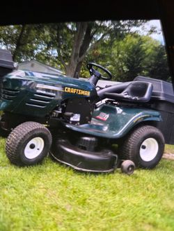 Beautiful mower garaged ready to mow.  Read  📚 all