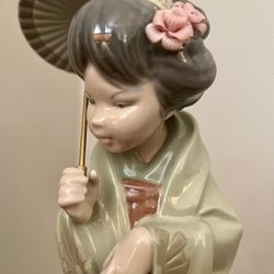 MINT Lladro Retired Spring Japanese Geisha Girl With Umbrella #4988. PRICE DROP!!!