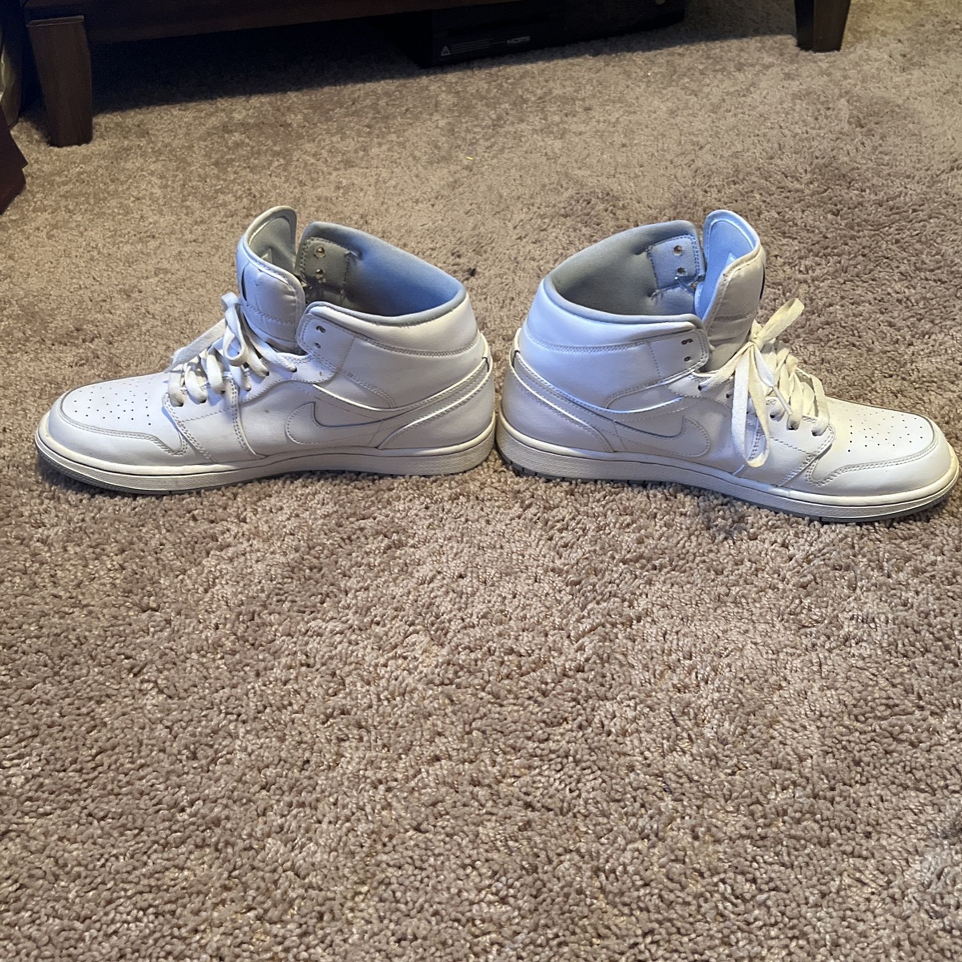 Air Jordan 1 Retro Mid Triple White Size 11.5