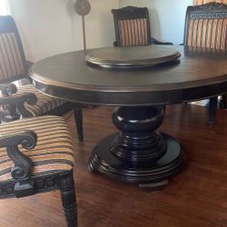 Free   Round Dining Table / 4 chairs 