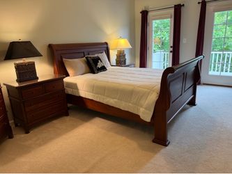 Free Q mattress and box spring