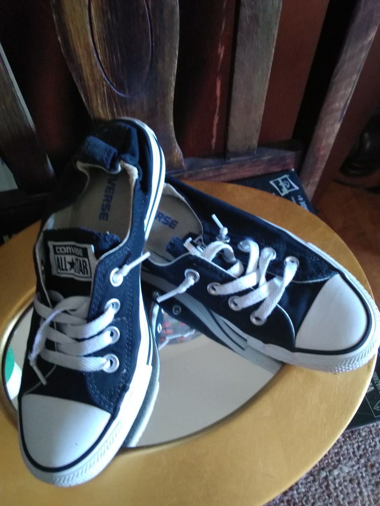 SOLD. !!!!!!!Converse women's size 7 pull on style, with laces color black canvas / White rubber Egg
