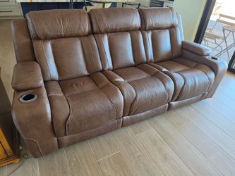 Living Spaces Charter Leather Power Zero Gravity Reclining Sofa