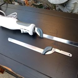 BLACK AND DECKER ELECTRIC CARVING KNIFE 