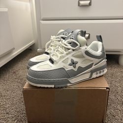 Luis Vuitton Skates Size 11