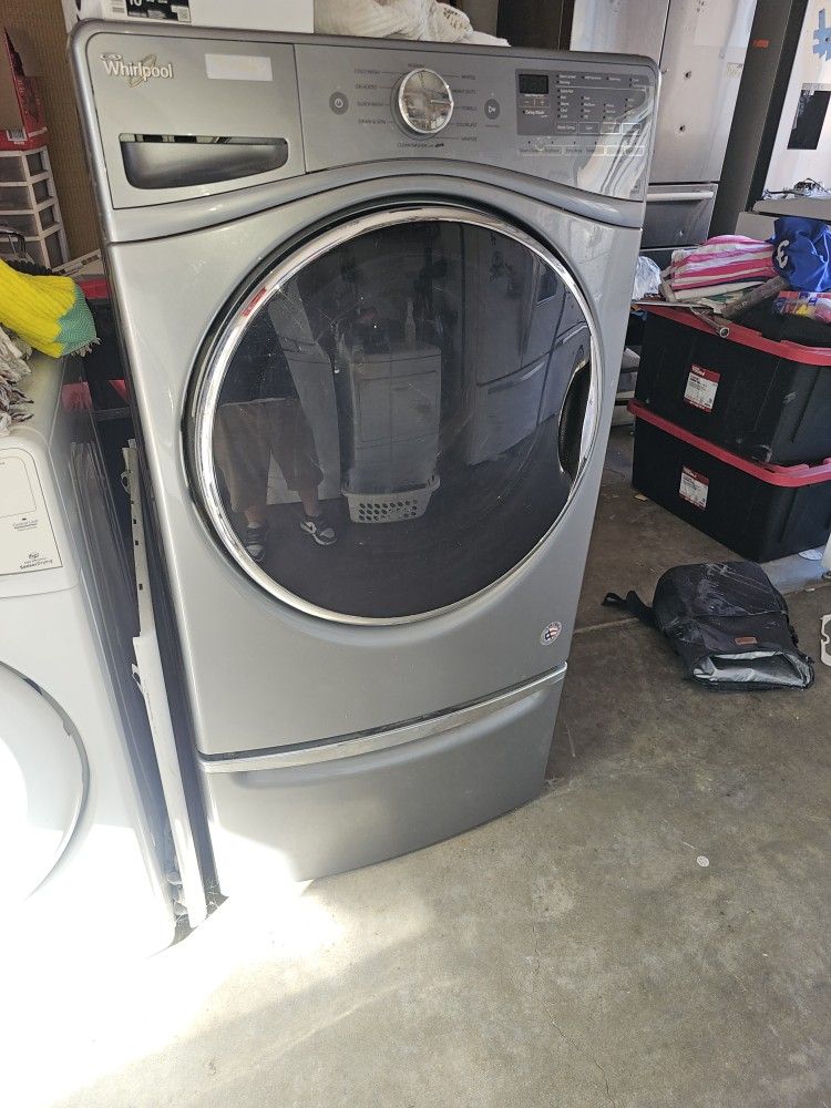 WASHER - WHIRLPOOL DUET W/STEAM