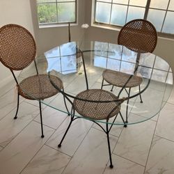 Glass Dining Table with 4 chairs -2 good and 2 that need repair to the seat.