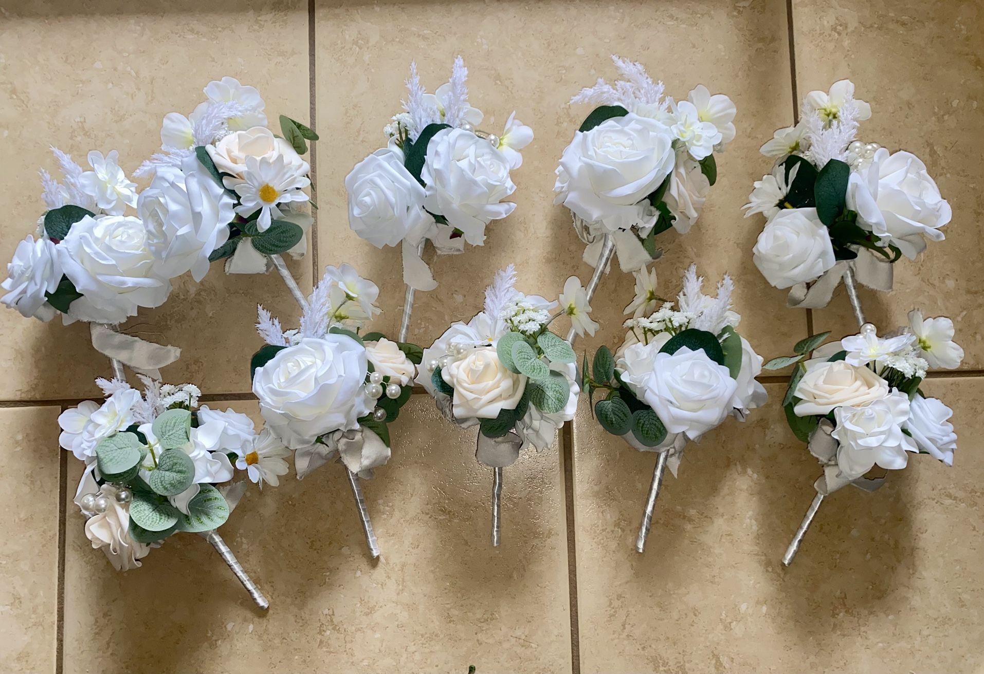 10 flower decorations in white and blush