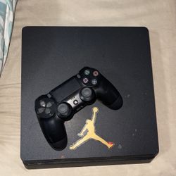 PLAYSTATION PS4 W/ REMOTE $200 
